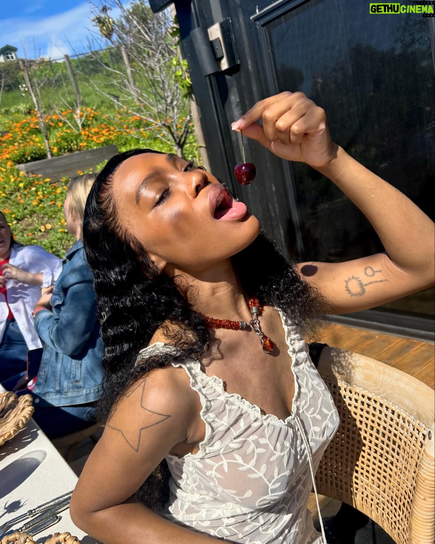 Quen Blackwell Instagram - it’s finally spring and we’re off to a GREAT start team🤝