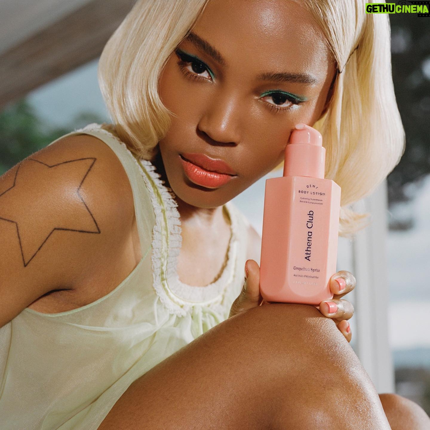 Quen Blackwell Instagram - Self Care in the 60s💋 #ad @athenaclub