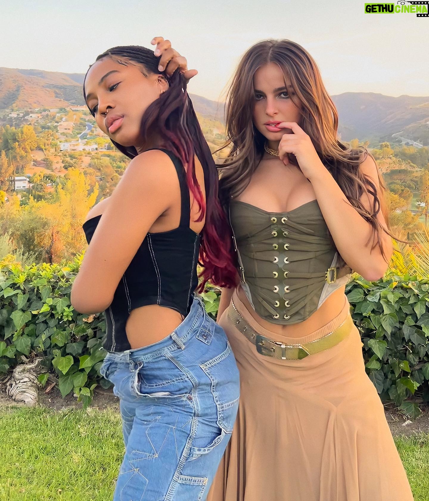 Quen Blackwell Instagram - now you’ve seen 2 pretty bestfriends.