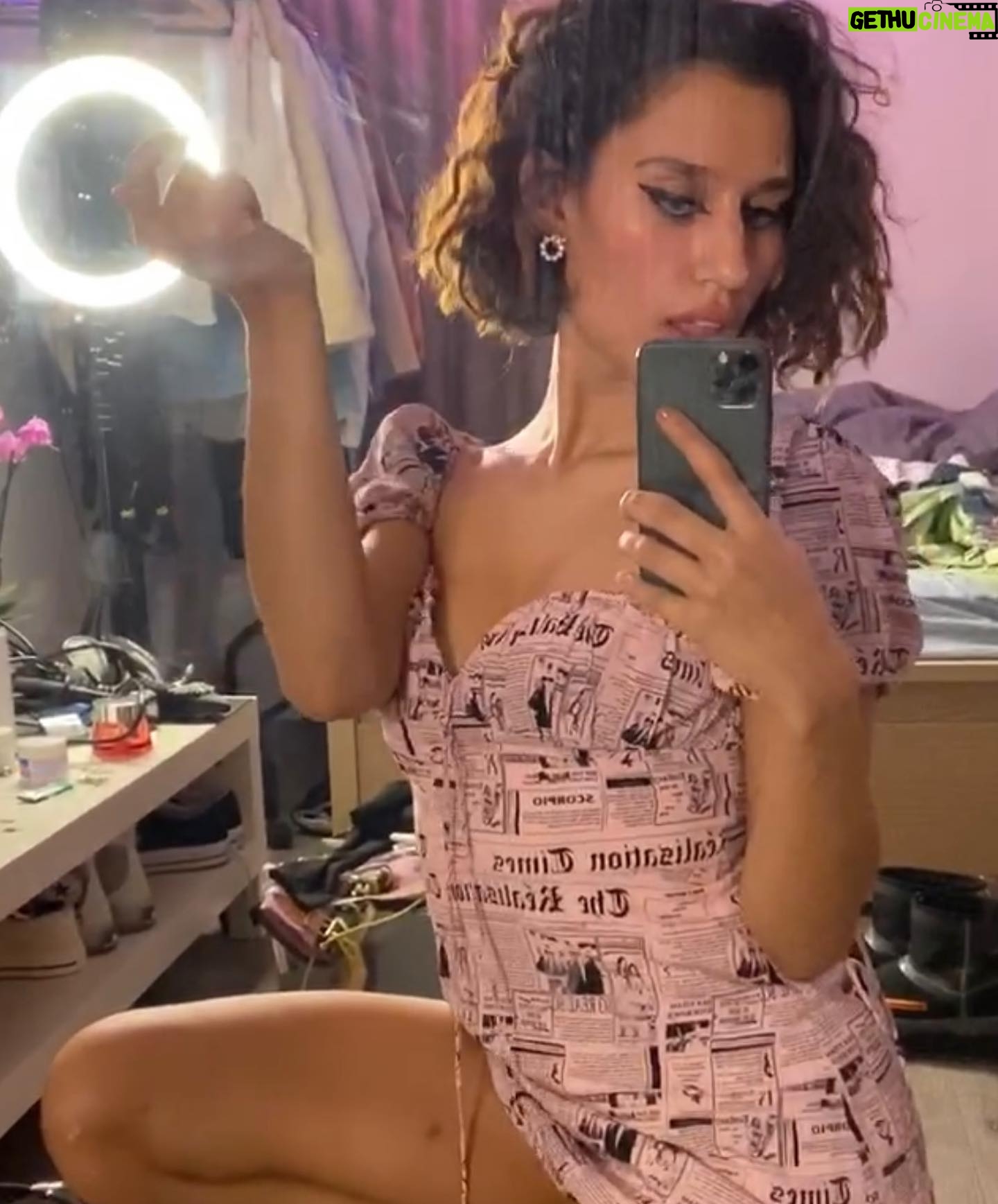 RAYE Instagram - tw: the truth about escapism, a song that has brought me so much life and joy but is about one of the darkest saddest times in my life. I found these pictures of me in 2019, it was a time I was so lost and high and hungry and alone and broken. The truth isn’t pretty and I want to be an honest artist, for all the beautiful things I have posted about this song, I also wanted to share the ugly truth. Xxx social media can make it too easy to pretend to others that life is great, take time to take care of yourself and don’t be ashamed or embarrassed to ask for help ❤️🩹