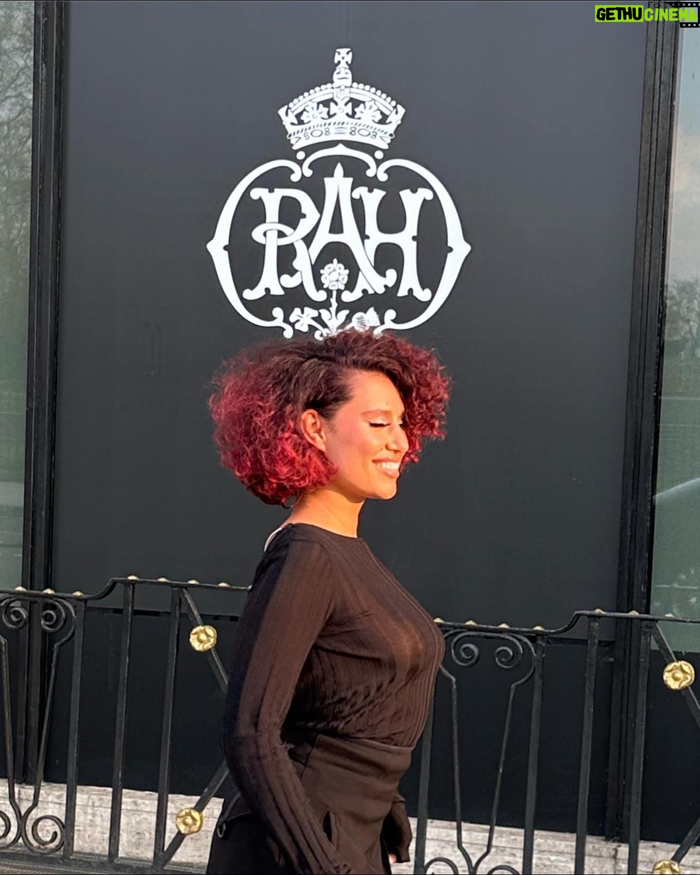 RAYE Instagram - too much to be grateful for🫀 thank you @brits for my award to celebrate 1 billion streams in the UK 🇬🇧🥹 escapism also went platinum in the USA 🇺🇸selling a million copies 😭 we sold out the royal Albert hall & I am on tour w @kaliuchis in front of the most beautiful crowds, making beats on road and playing cards 🃏🎻🥲 lots of love, Raye 💘