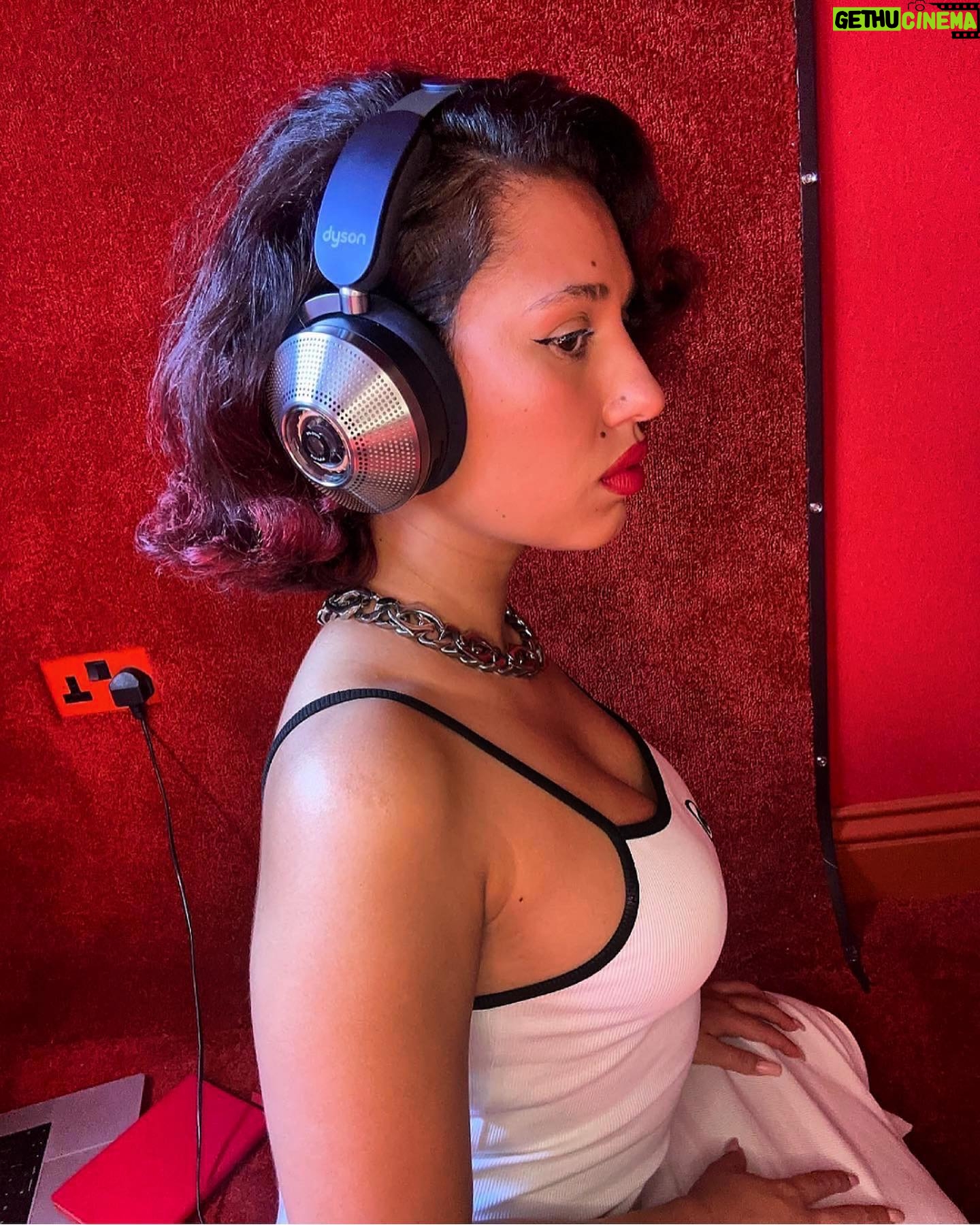 RAYE Instagram - I am obsessed. very proud to be joining the Dyson Zone family 💘 Noise cancelling headphones, adjustable EQ, beautiful sound & sexy. #AD @dyson #DysonZone #MyDyson