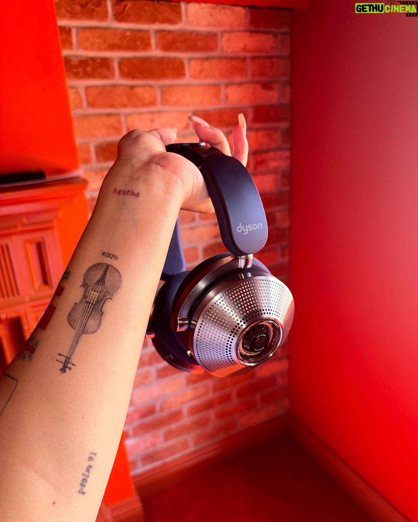 RAYE Instagram - I am obsessed. very proud to be joining the Dyson Zone family 💘 Noise cancelling headphones, adjustable EQ, beautiful sound & sexy. #AD @dyson #DysonZone #MyDyson