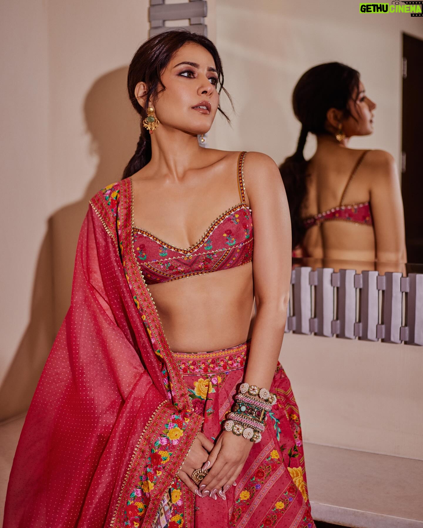 Raashi Khanna Instagram - Possessed by the spirit of good taste and maybe a mischievous ghost.! 👻 #baak trailer launch in @toraniofficial Jewelery @motifsbysurabhididwania Styled by @vasudhaguptaa Makeup by @makeupbyshefali.s Hair by @zoequiny.hair 📸 @arifminhaz