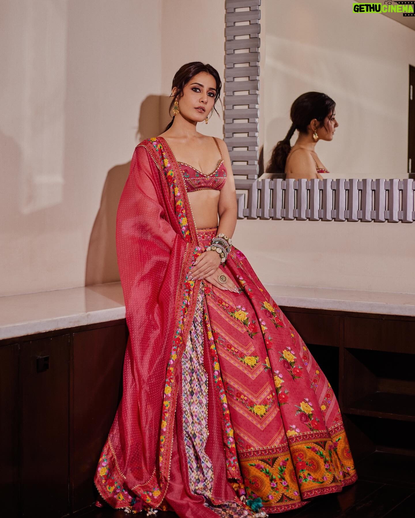 Raashi Khanna Instagram - Possessed by the spirit of good taste and maybe a mischievous ghost.! 👻 #baak trailer launch in @toraniofficial Jewelery @motifsbysurabhididwania Styled by @vasudhaguptaa Makeup by @makeupbyshefali.s Hair by @zoequiny.hair 📸 @arifminhaz