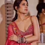 Raashi Khanna Instagram - Possessed by the spirit of good taste and maybe a mischievous ghost.! 👻 #baak trailer launch in @toraniofficial Jewelery @motifsbysurabhididwania Styled by @vasudhaguptaa Makeup by @makeupbyshefali.s Hair by @zoequiny.hair 📸 @arifminhaz