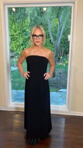 Rachael Harris Instagram - ⭐️RACHAEL HARRIS⭐️ Women In Film Nominees Oscar Party 2024 Makeup by @marina_gravani Hair by @dallin.james Dress @proenzaschouler Heels @schutz Glow @holytans 🌟 @tfgsocial ♥️