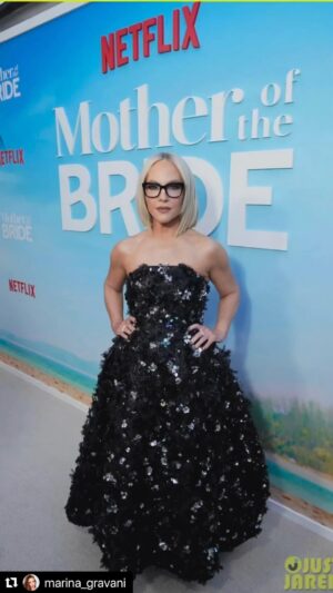 Rachael Harris Instagram - ⭐️RACHAEL HARRIS ⭐️ 

LOOKING CHIC
LOVING THIS NEW HAIR ON YOU RACH!!! 

Last night for the @netflix PREMIER OF MOTHER OF THE BRIDE MOVIE. 

#makeup by me @marina_gravani 
#hair by @dallin.james 
#cut by @heatherabuelhair 

Style: @anandarose 
Dress: @sixdovn 
Heels: @schutz 
Rings: @j.sheffner 

PR: @tfg.pr 

 #newhair #motherofthebride #netflix #glam #hair #makeup

Reel: @marina_gravani