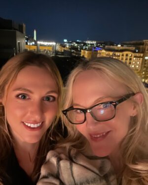 Rachael Harris Instagram - Had the very best time seeing friends and getting to work with @americanveteranscenter for their ‘Salute to Hero’s Special’ which will air on all network this Thursday for Veterans Day 🇺🇸 I adore you @kurtbardella  and @miroonthewall  for everything ❤️ 

Thanks to these beauties for the confidence, joy and especially the tea 
style @karenraphael 
suit @mantu_castor 
Ring master @_fyeguy_ 
Face @@facesbysaraboyd
hairdooz @baby.bboyy