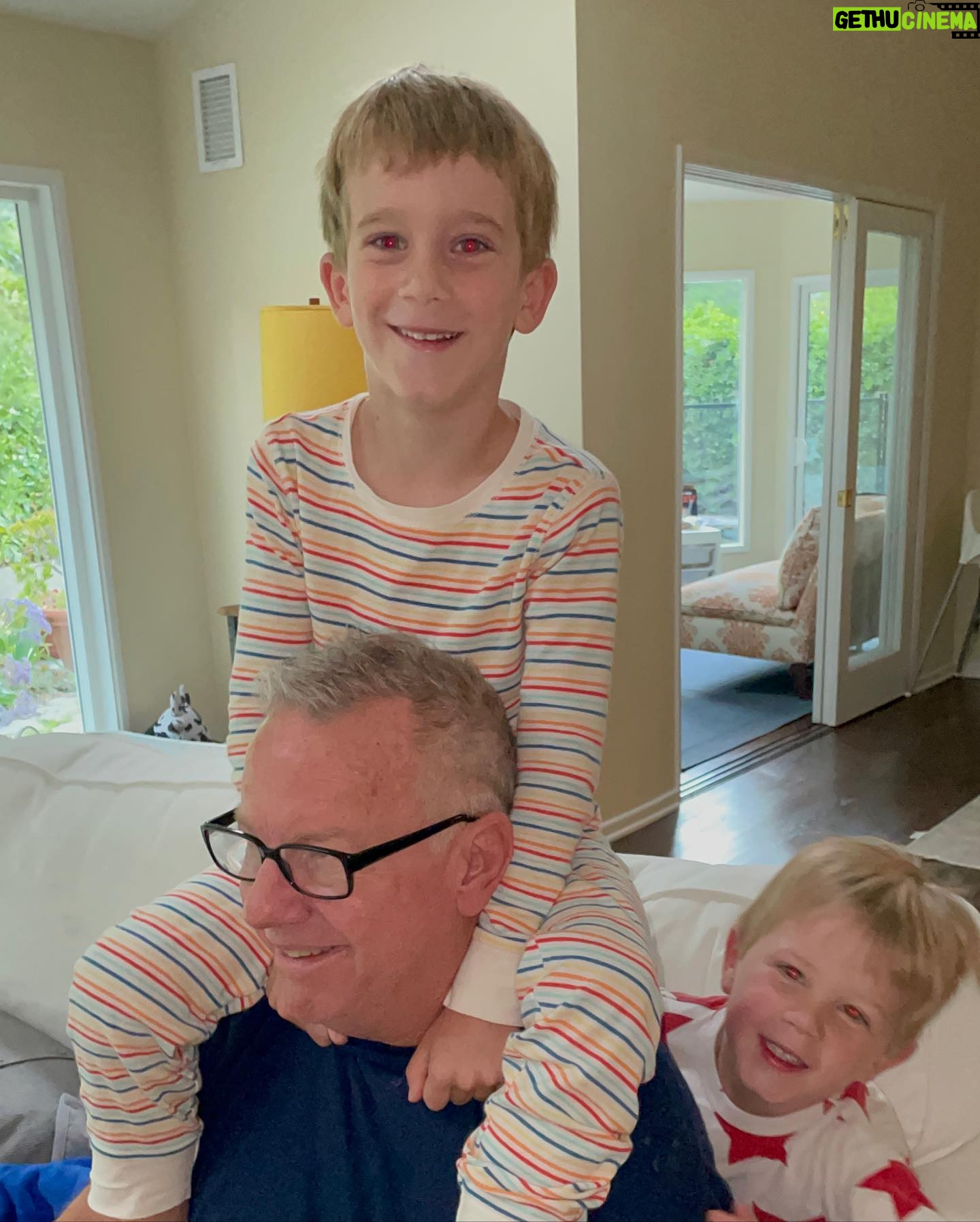 Rachael Harris Instagram - Happy Father’s Day to all the fantastic dads in my life🥳🎉 so grateful to see a hummingbird fly by and remind me how lucky I am to have had my sweet, kind, funny dad, Gary, holding my hand and loving me up❤️ Grateful to get to share in raising H & O with you Christian, oh how you love them so… Jack and Danny.. I love you both and love the love you give to your kids… always inspiring❤️ LoveLoveLove❤️