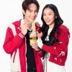 Rachanun Mahawan Instagram - ทุกคนดู MV รักแรก Side Story กันรึยังคะ ซีนไหนที่นึกถึงรักแรกของคุณบ้าง มาเล่าให้ฟิล์มฟังหน่อยนะ☺️🫶 แล้วมาร่วมเป็น 20 ผู้โชคดี ไปสนุกกันใน Exclusive Event    ใกล้ชิดนนน ฟิล์ม ชิม่อน และนีโอ ในวันที่ 31 พ.ค. 67 💥 ง่ายๆ เพียงแคปภาพ ”ซีนใดก็ได้ ที่ทำให้คุณนึกถึงรักแรก“ จาก รักแรก (First Love) - Side Story MV 📱โพสต์รูปลง X (twitter) ของคุณ เปิดเป็นสาธารณะ พร้อมเขียนแคปชั่นอธิบายว่า “ซีนนี้ทำให้คุณนึกถึงรักแรกเพราะอะไร” และติด #ซีนไหนไม่ลืม และพิเศษสุดๆ สุ่มเป็นผู้โชคดี 1 ท่าน ร่วมเล่น Special Game 1:1 กับนนน อีกด้วย 🎈 ร่วมสนุกได้ตั้งแต่วันนี้ -19 พ.ค. 67  📢 ประกาศรายช่ือผู้โชคดี 24 พ.ค. 67 ฟิล์มรออ่านของทุกคนอยู่ มาเล่าให้ฟังกันเยอะๆ นะคะ❤️