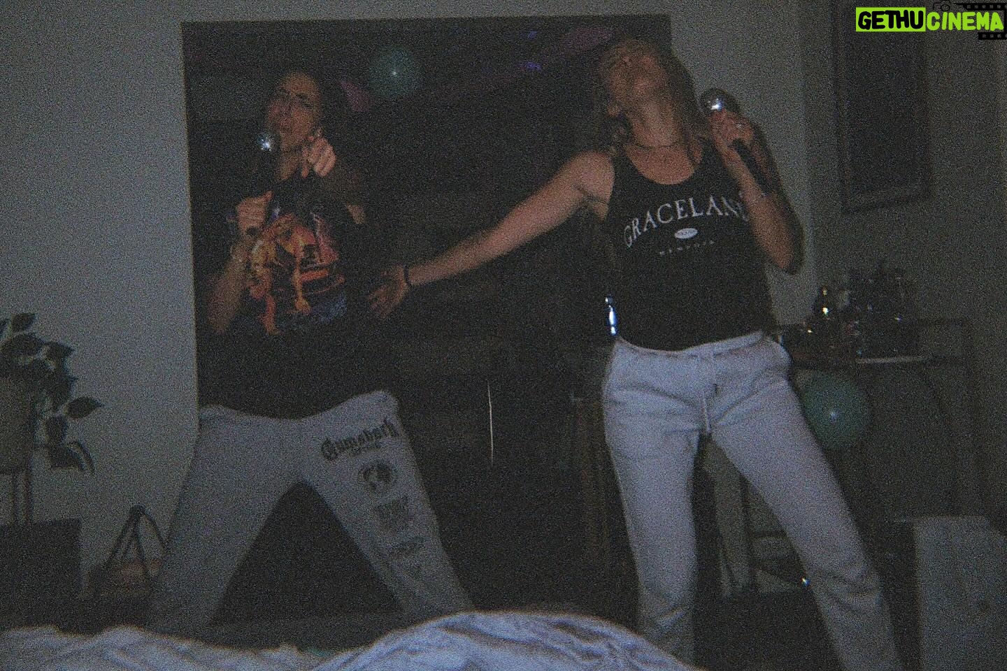 Rachel Ballinger Instagram - Celebrating Zara the only possible way…. A Hannah Montana themed slumber party 💕👑🎤