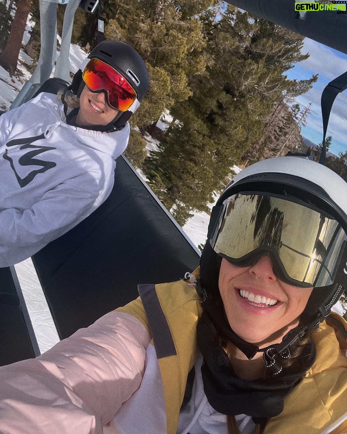 Rachel Ballinger Instagram - Mammoth day 1 🥰🏂☃️🦣