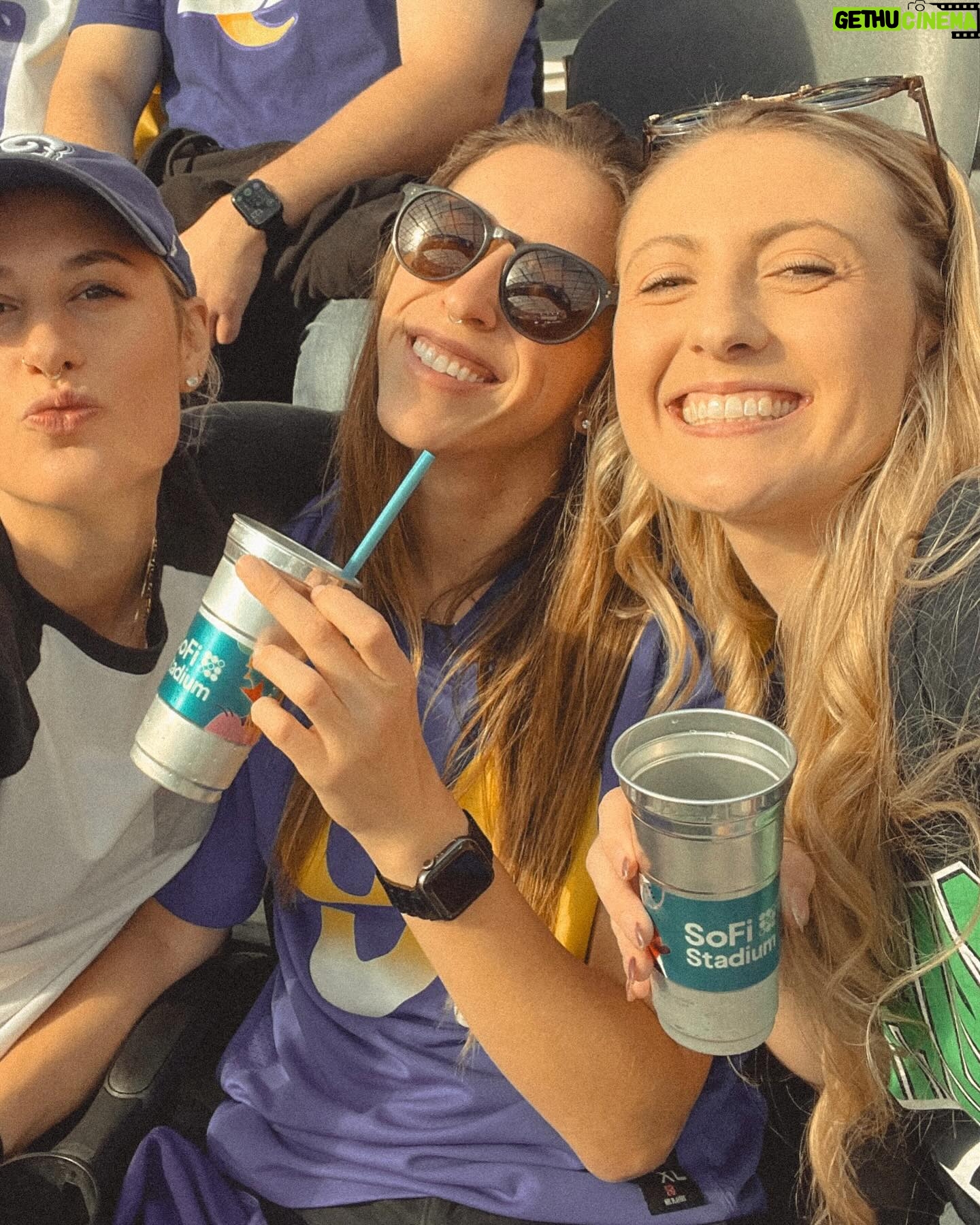 Rachel Ballinger Instagram - AHHHHH I LOVE SPORTS