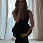 Rachel Bilson Instagram - pop a squat, but make it graceful.