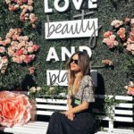 Rachel Bilson Instagram - Loved checking out the immersive #LBPmarket and trying out some vegan hair goodies that smell AMAZING! Learn more with @lovebeautyandplanet 💗🌎 #LBPpartner