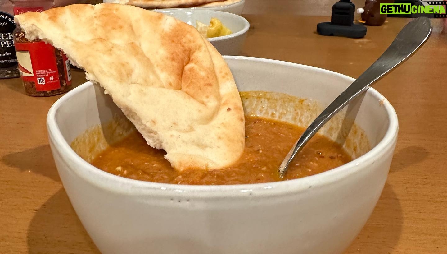 Rachel Bilson Instagram - Friday night soups⦠shout out to @cookieandkate for the best lentil soup recipe that has become a major staple in this house! I always serve it with garlic naan! š„£