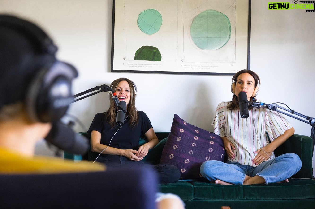 Rachel Bilson Instagram - This hilarious human @ilizas joined us on @broad_ideas_pod, we laughed a lot! Love her 💛