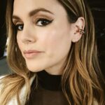 Rachel Bilson Instagram - #kuffs #iykyk