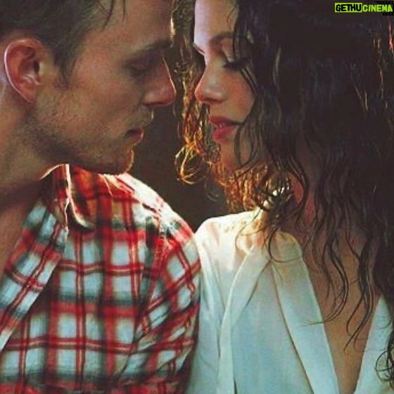 Rachel Bilson Instagram - We have my good buddy #wilsonbethel on today’s episode of @broad_ideas_pod and some pics of how it started and where it went! From Orange County to Bluebell Alabama #zoeandwade link in bio!!!!