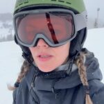 Rachel Bilson Instagram - Weekend summary, eat shit…try skiing 🏂 🎿