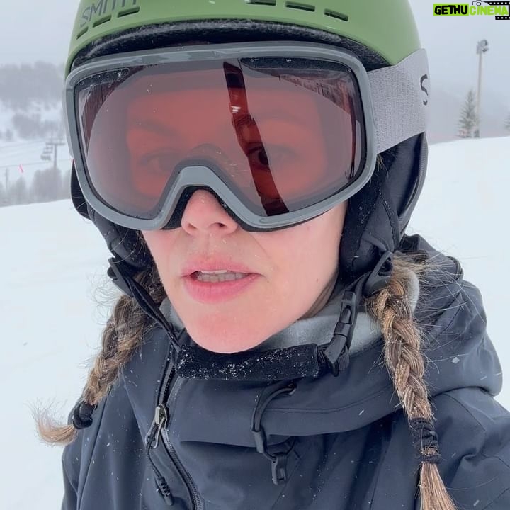 Rachel Bilson Instagram - Weekend summary, eat shit…try skiing 🏂 🎿