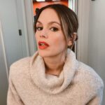 Rachel Bilson Instagram - Glam appreciation once again. I put my sweater on backwards.
