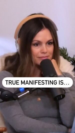 Rachel Bilson Instagram - Got to talk about manifesting with @rachelbilson on the @broad_ideas_pod. Go check it out 🤍

#manifesting #being #loa