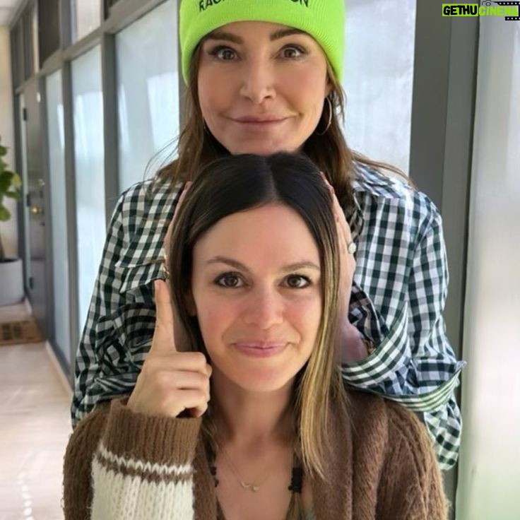 Rachel Bilson Instagram - Today on @broad_ideas_pod we have the incredibly funny, talented, beautiful @christabmiller I heart her just as much 😉 link in bio ❤️