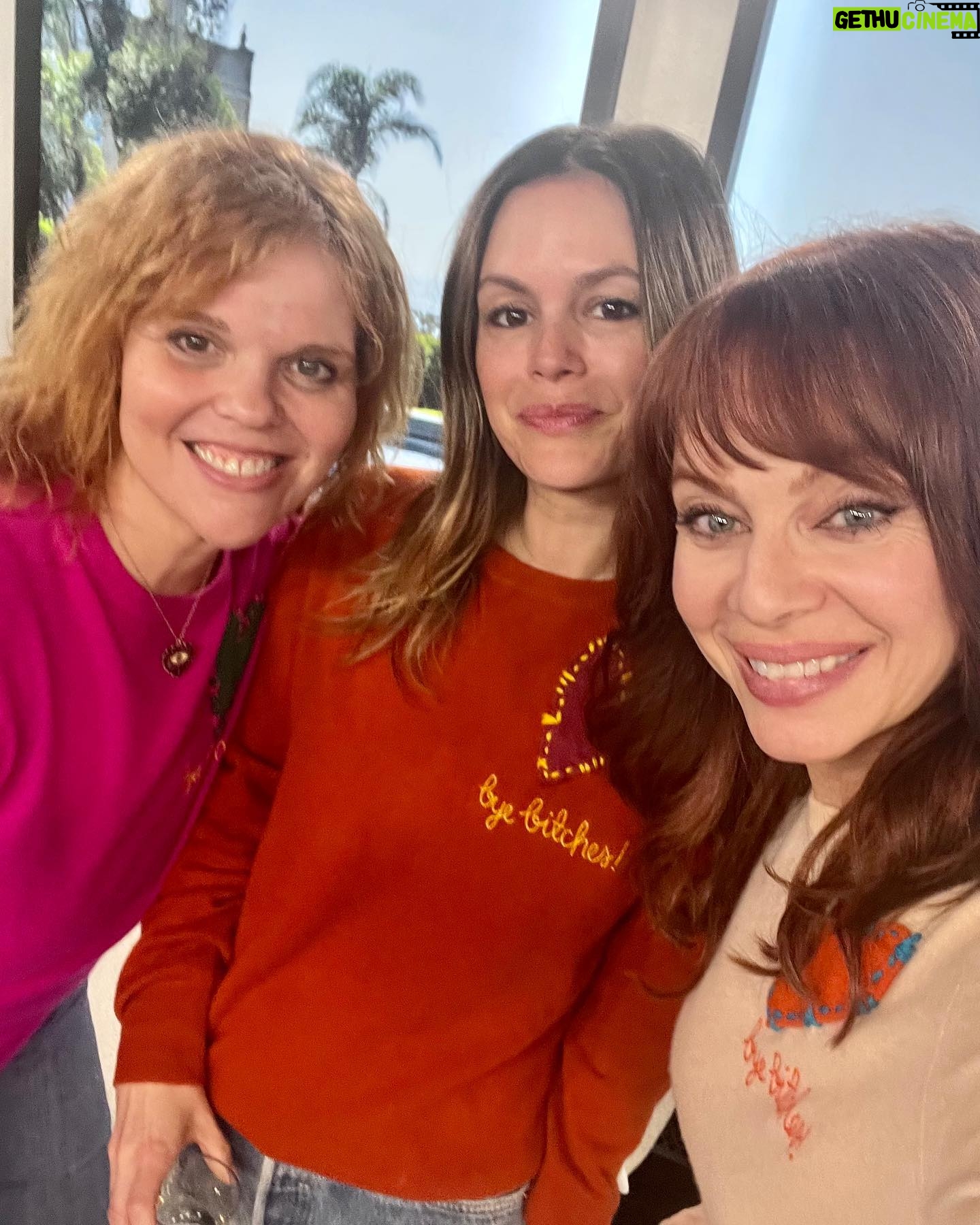 Rachel Bilson Instagram - The ends not near, it’s here…again. @joshschwartz76 always trying to make me disappear. 🦈 🐊!!! Thanks for this trip down south @themelindaclarke @katelucie @kastmedia @expothaengineer @prodbylxry @parkerjflo 🍊