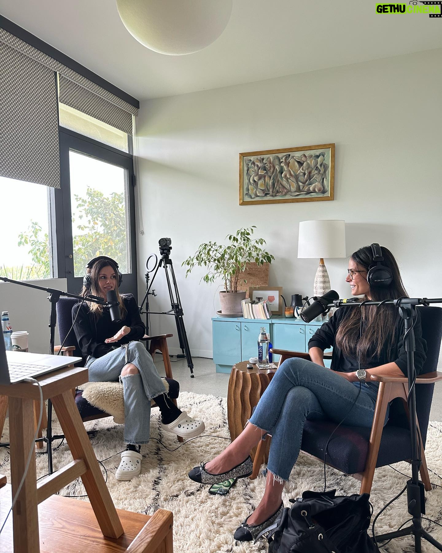 Rachel Bilson Instagram - This incredibly beautiful woman @jordanabrewster joins us on @broad_ideas_pod today. I want to be more like her when I grow up! #crocswithsocks link in bio 💫