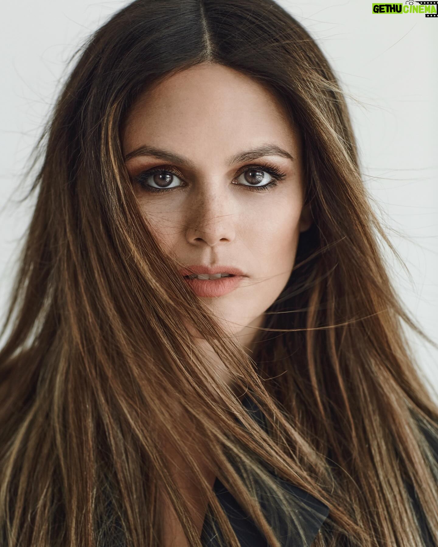 Rachel Bilson Instagram - Not today. Or most days. 📸 @johnrussophoto @davynewkirk @amynadinebeauty I miss us. 🖤