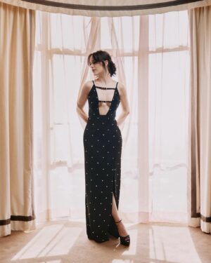 Rachel Brosnahan Instagram - Thank you @criticschoice for a marvelous eve 🖤🎩♟️