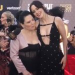 Rachel Brosnahan Instagram - Thank you @criticschoice for a marvelous eve 🖤🎩♟️