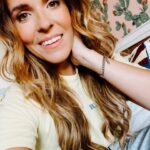 Rachel Hollis Instagram – The other night, after my show, a group of women walked by the green room (I’m sure, not realizing I was inside it) and I heard them say… “I’m actually surprised, Rachel is much prettier in real life than she is on the internet” 😂 
⠀⠀⠀⠀⠀⠀⠀⠀⠀
so— just want to let you guys know that yes, when a highly skilled professional does my hair and makeup I am much prettier “in real life” 💁🏼‍♀️

thanks @mua_nat