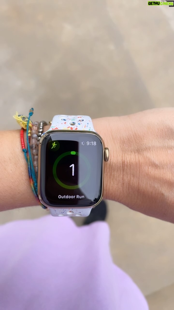 Rachel Hollis - 3 Likes - Run 9 Miles With Me 🏃🏼♀️
#RachelHRuns