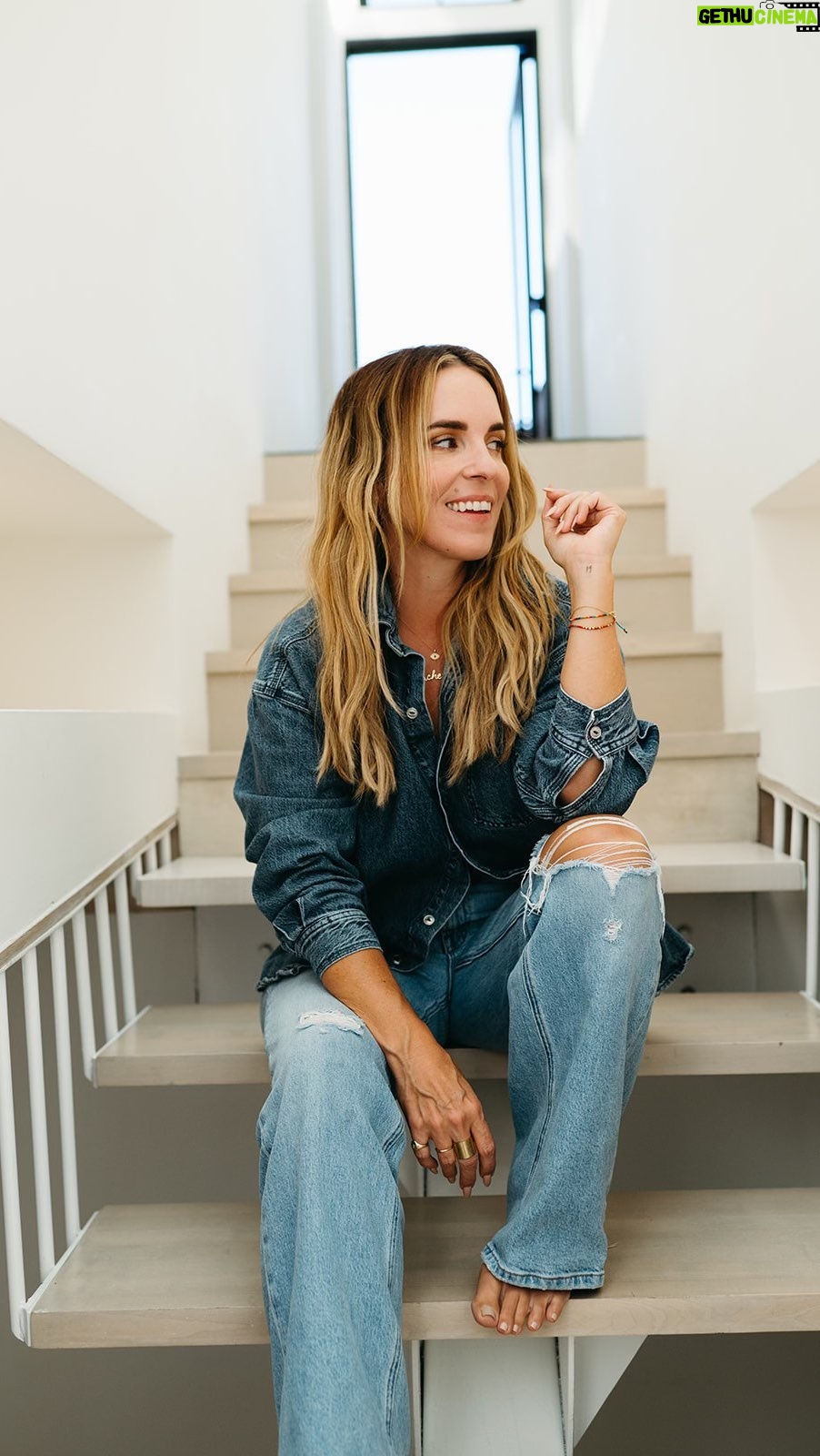 Rachel Hollis Instagram - Morning journaling changed my life ✨ You definitely don’t need a fancy journal (just do this practice in any notebook you already have!) but if you’re a little boujee like me and you enjoy an aesthetically pleasing keepsake journal, well then, StartToday.com | @thestarttodaybrand #morningroutines #gratitudejournaling
