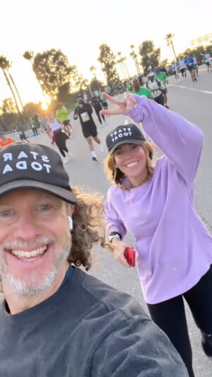 Rachel Hollis Instagram - Run 26.26 miles with me… at the @lamarathon 

#lamarathon #rachelhruns