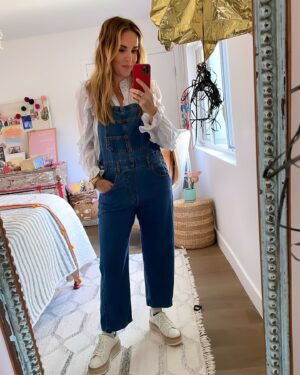Rachel Hollis Instagram - Every time we record a podcast (and some days we don’t) I post the outfits I pull together from my closet and put them in stories. 

They are absolutely inexpertly styled and almost always involve stuff I’ve had for ages (so it’s not really a shopping moment either) But, I LOVE watching how other women put outfits together— especially when I’m mentally fried at the end of the day! Just in case that’s also your jam and you want to watch me awkwardly tell you about my outfit… Check it out 😘

PS- I used Noah’s room for this picture because her mirror is cute and she has better lighting
PPS- the balloons wouldn’t leave me alone