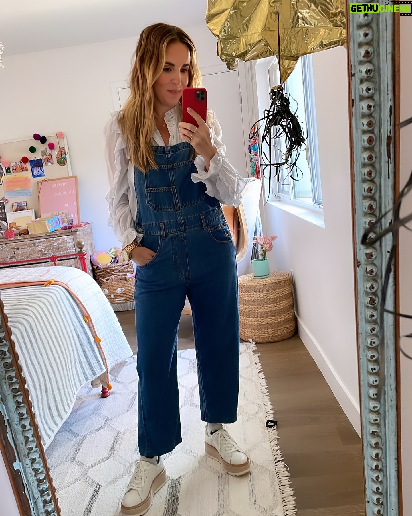 Rachel Hollis - 3 Likes - Every time we record a podcast (and some days we don’t) I post the outfits I pull together from my closet and put them in stories.
They are absolutely inexpertly styled and almost always involve stuff I’ve had for ages (so it’s not really a shopping moment either) But, I LOVE watching how other women put outfits together— especially when I’m mentally fried at the end of the day! Just in case that’s also your jam and you want to watch me awkwardly tell you about my outfit… Check it out 😘
PS- I used Noah’s room for this picture because her mirror is cute and she has better lighting
PPS- the balloons wouldn’t leave me alone