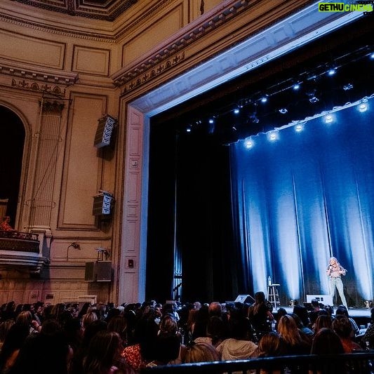 Rachel Hollis Instagram - BOSTON what an incredible night!! Thank you. Thank you. Thank you. Truly one of my favorite crowds/shows of all time… you’re the perfect blend of… here for the real talk and also, here to laugh about waxing our butts and twerking on fences. IYKYK. Toronto, I can’t wait to see you tomorrow! 📷: @boneydiego