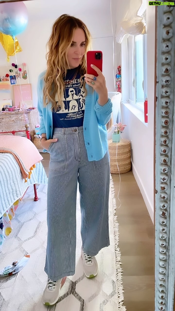 Rachel Hollis - 3 Likes - Never realized how often I pose with one hand in my pocket 🙃