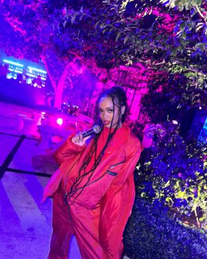 Rachel Lindsay Instagram - The only announcement I am making is that I am @badgalriri for Halloween. How’d I do?!! #casamigoshalloween
Makeup: @fentybeauty