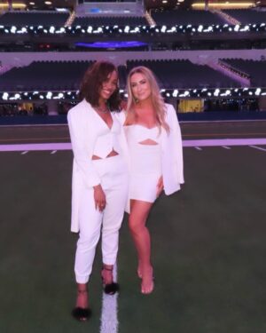 Rachel Lindsay Instagram - Never played on the field but I did party on one. 

Outfit: @aliceandolivia 
Shoes: @stevemadden