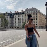 Rachel Lindsay Instagram – C’est la vie baby 🖤
.
.
.
.
Top: @anthropologie 
Jeans: @goodamerican 
Shoes: @adidas 
Shades: @ysl