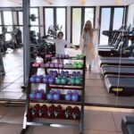 Rachel Zoe Instagram - I was asked to work out with my son so here we are 🤷‍♀️💪 🏋️‍♀️ #momlife #springbreak