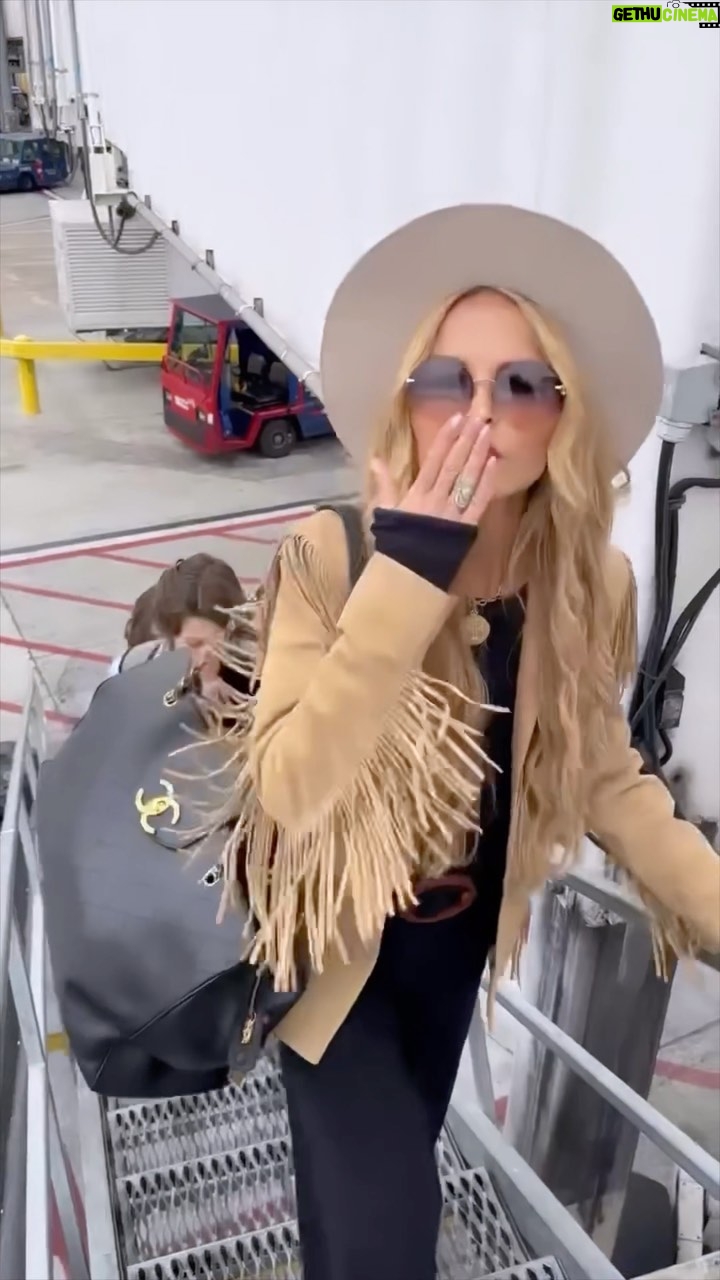 Rachel Zoe - 7.2K Likes - The best family travel days start with @reserveps that offers a private terminal, luxury suite and car service to board your flight! āļø Thank you for the most perfect start to our summer vacation! #onlyatPS