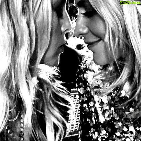 Rachel Zoe Instagram - You may know of @poppydelevingne as a beautifully chic British “it girl” of fashion but I know Poppy as a smart AF, kindest friend and incredibly ambitious career woman that is on @climbinginheelspod this week! She has a quiet fearlessness to try new things, start over and take big career leaps despite critics. Poppy has always stood out with her constant smile, her genuine light that she brings to a room and she continues to find success in all she does. Acting, modeling and now entrepreneur launching the beyond delicious Prosecco @della_vite with her sisters @caradelevingne @cdelevingne ✨ I love you endlessly my sweet Poppy and cannot wait to see what's next. Link in bio to listen! 🎤🎧 @iheartpodcast @cloud10