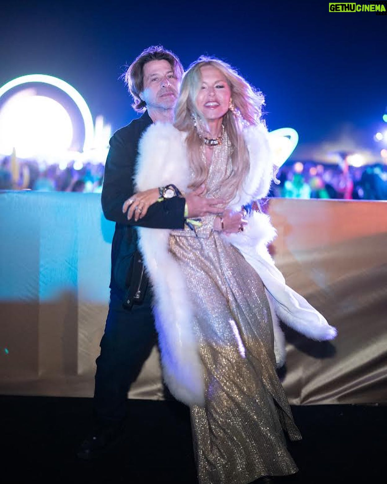Rachel Zoe Instagram - How night 1 of @coachella weekend started @nylonmag party and how it ended with my favorite life date β€οΈ @rbermanus ..ππΊπͺ© π₯