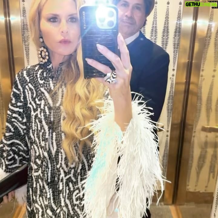 Rachel Zoe - 8.6K Likes - Wishing you all a happy, healthy and most beautiful Christmas filled with love ā¤ļø šš
